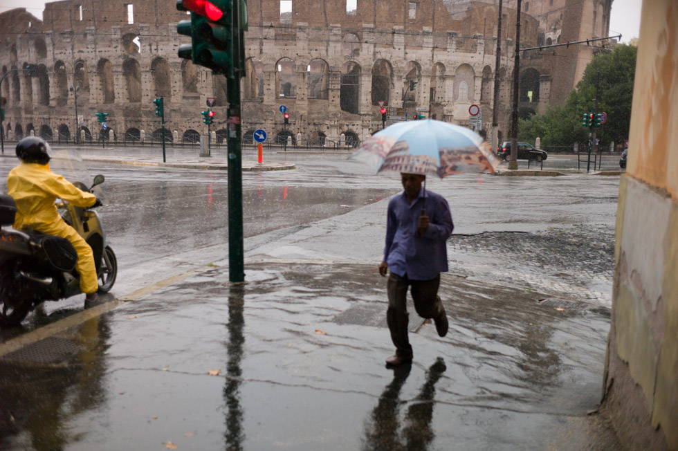 Rain travel. Дождь в Риме. Путешествие и дождь. Весной Рим дождь. Дождь летом в Риме.