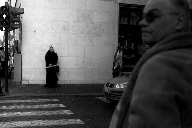 008 Man And Woman Near Porta Angelica